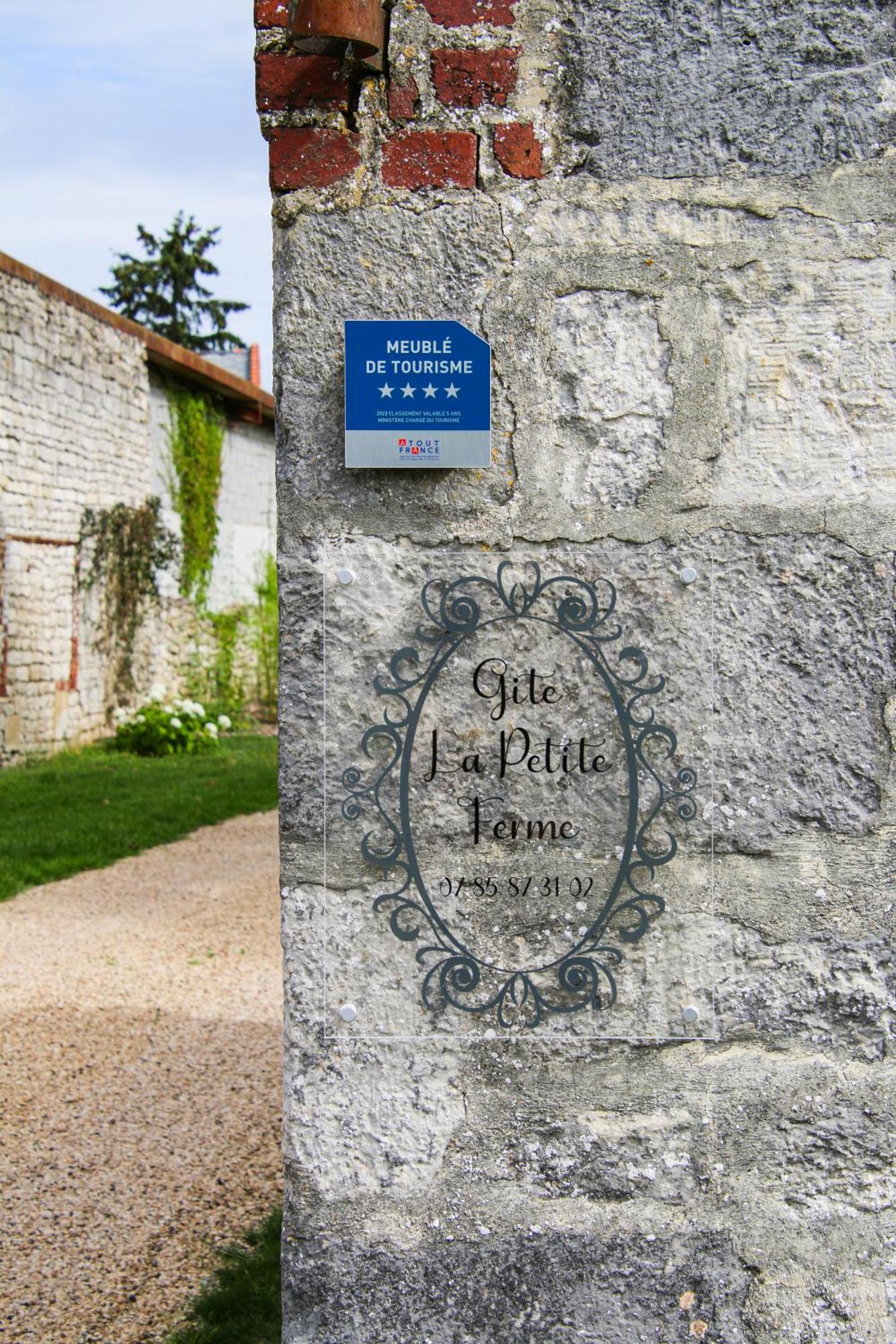 Gite La Petite Ferme Clermont-les-Fermes Exteriör bild